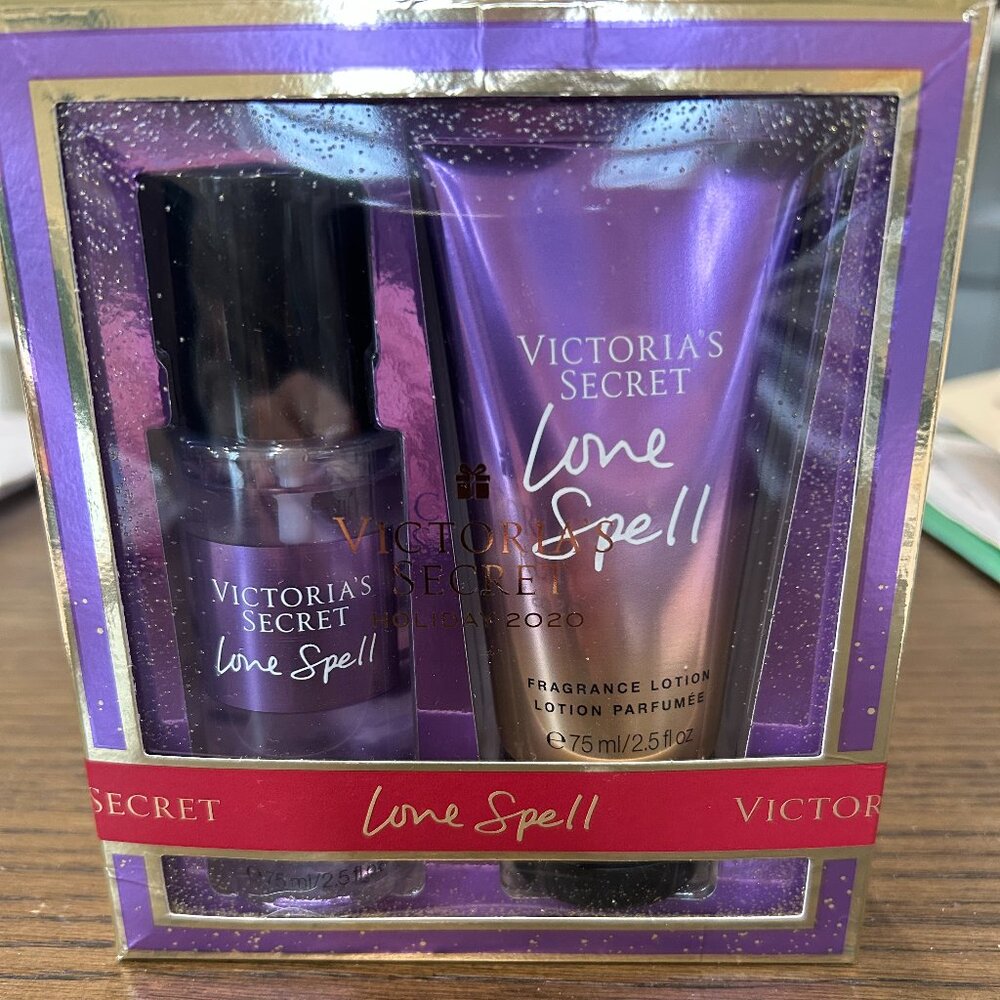New In Box Victoria's Secret LOVE SPELL Set 2.5oz Body Mist and 2.5 oz Lotion